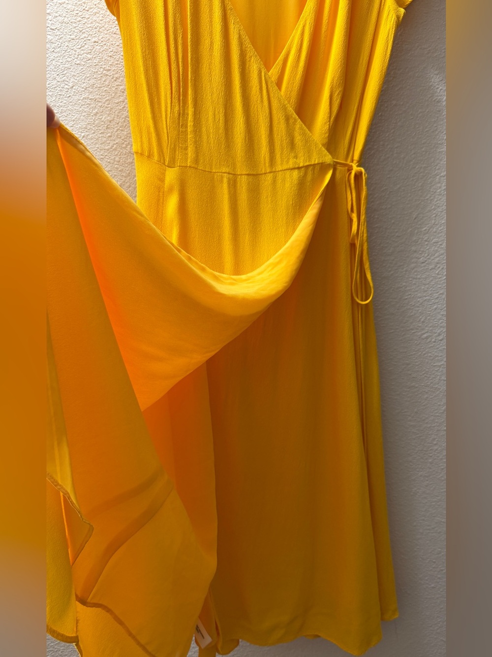 NWOT Ann Taylor Yellow Viscose Wrap Midi Dress Flutter Sleeve Size 0 Boho Luxe - Picture 4 of 9